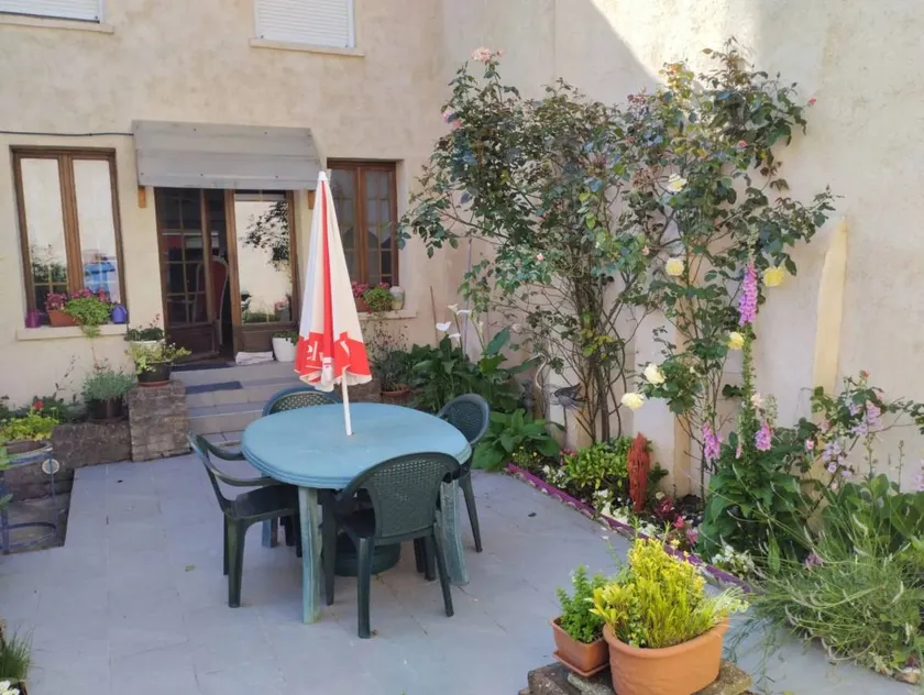 Spacious holiday home with barbecue, garden & terrace - Image 1