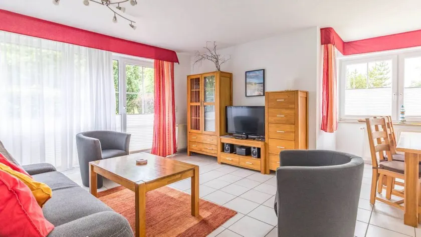 Holiday apartment with garden, barbeque & terrace - Image 1