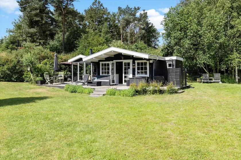 Fully equipped beautiful holiday home with barbeque, garden & terrace - Image 1