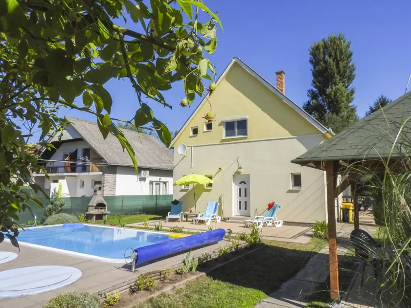 Fully equipped holiday home with terrace, garden & private pool - Image 1