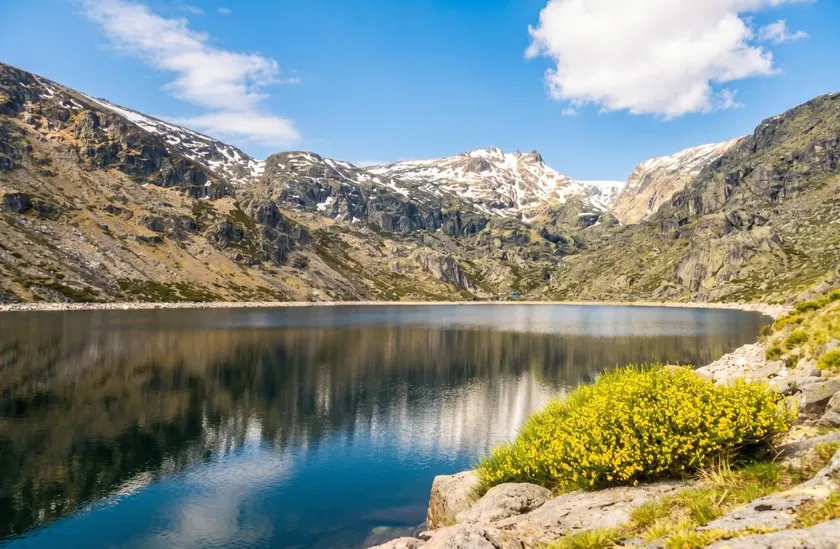Fully equipped holiday home | Mountain view - Image 1