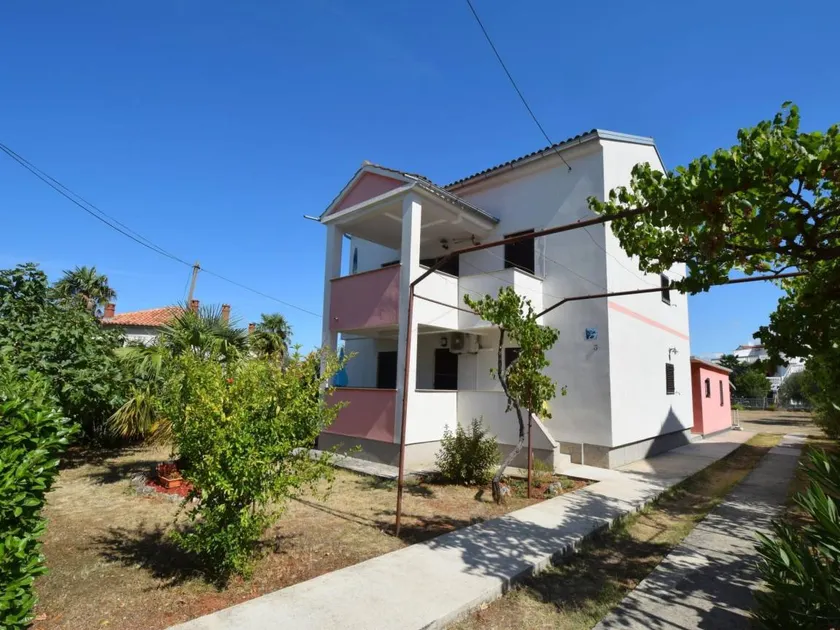 Holiday apartment with terrace - Image 1