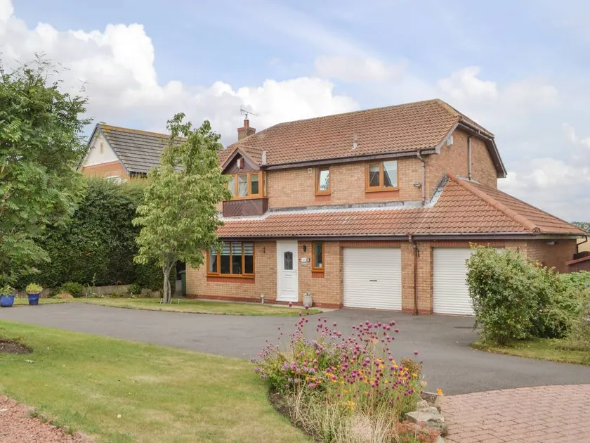 Family-oriented charming cottage with garden - Image 1