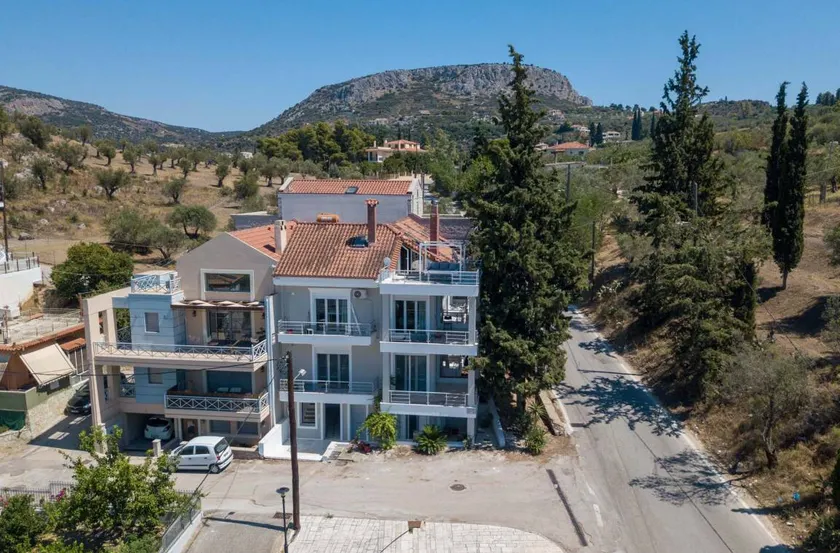 Villa with garden | Panoramic view - Image 1