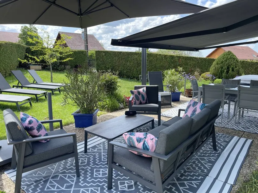 Holiday apartment with garden, terrace & hot tub - Image 1