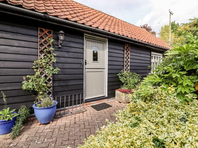 Cottage with garden - Image 1