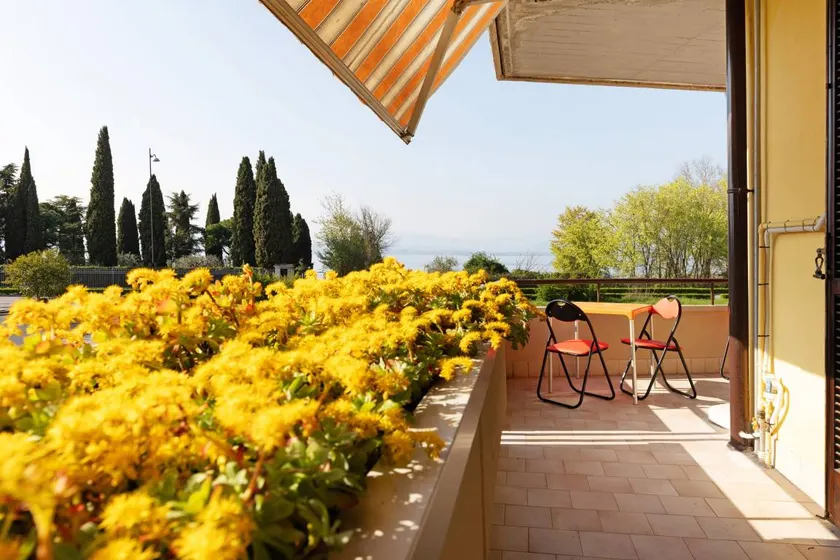 Appartement de vacances convivial et familial avec terrasse et piscine | Vue lac | Idéal pour le télétravail - Image 1