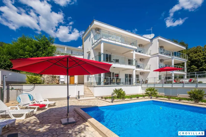 Family-oriented charming villa with pool & barbeque | Sea view - Image 1