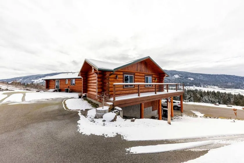 Cozy Secluded Log Cabin Retreat with Stunning Views, Luxury Comfort & Grill Deck in Sequim, Washington - Image 1