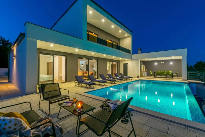 Fully equipped nice villa with pool, barbecue & terrace | Pet-friendly - Image 1