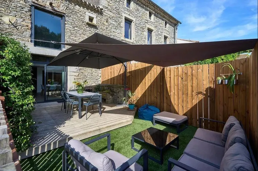 Fully equipped gite with heated pool, barbeque & terrace - Image 1