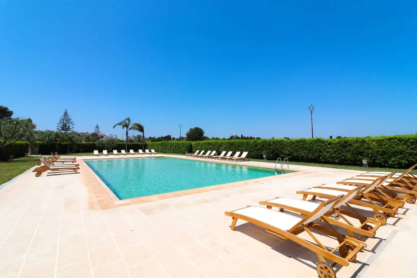 Casa con piscina, griglia e giardino | Vista sul giardino - Image 1