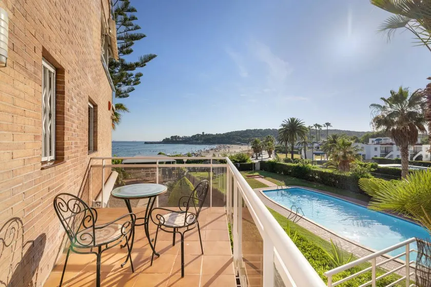 Casa totalmente attrezzata con giardino, griglia e piscina | Vista sulla spiaggia | Accanto alla spiaggia | Ideale per il telelavoro - Image 1