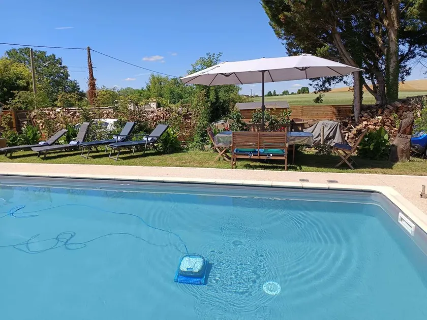 Bed and breakfast with pool - Image 1