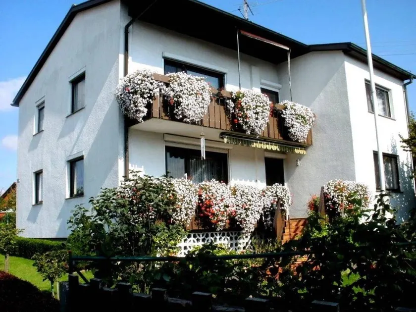 Attraente appartamento accogliente e familiare con terrazza | Vista sul giardino - Image 1