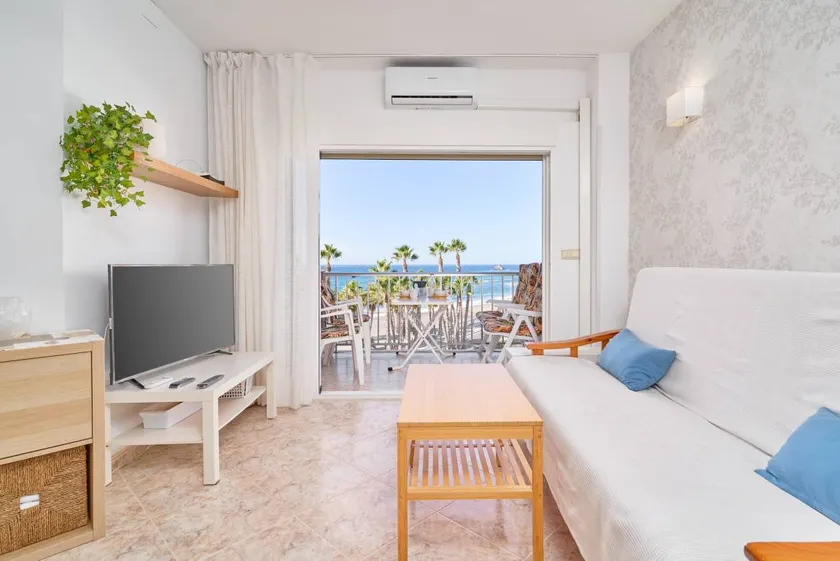 Tolle Wohnung mit Garten und Pool | Bergblick | Strand in der Nähe - Image 1