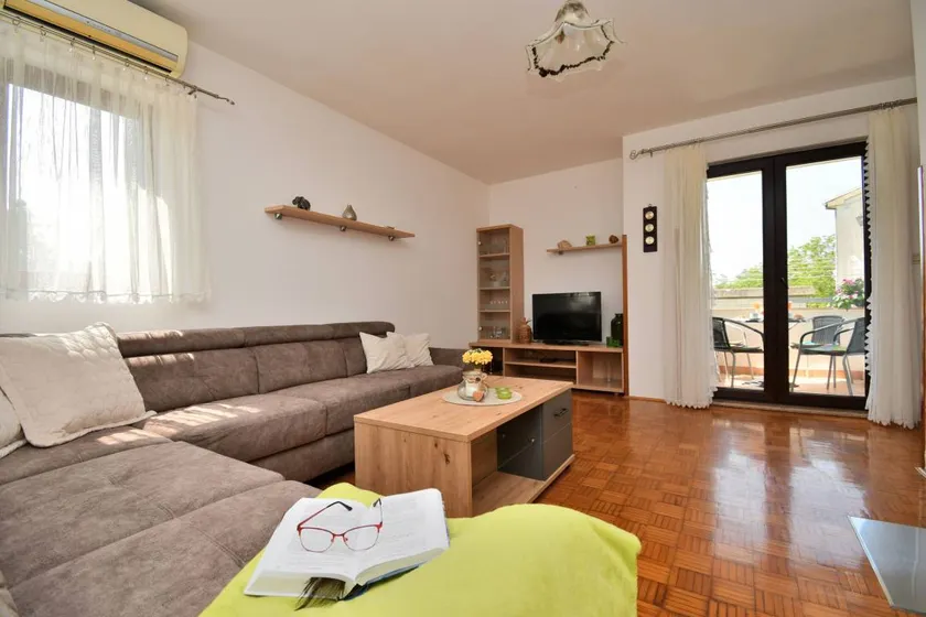 Fully equipped lovely flat | Garden view | Dogs allowed - Image 1