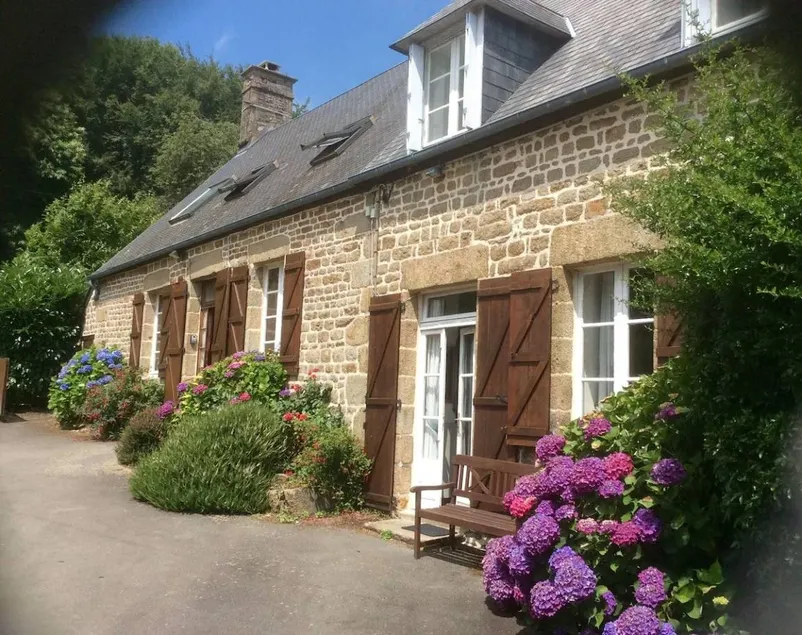 Children-friendly lovely cottage with barbeque, pool & garden | Pets are welcome - Image 1