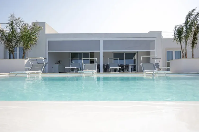 Independent Villa with Pool, Sea View, Wi-Fi, and Air Conditioning - Image 1