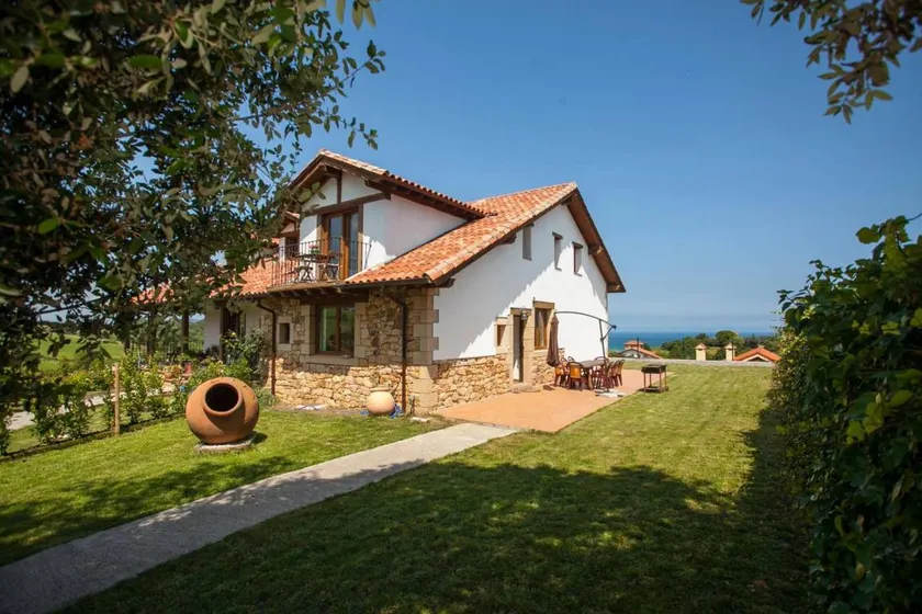 Casa Rural El Castro – Komfortables Ferienhaus mit Meerblick in La Revilla - Image 1