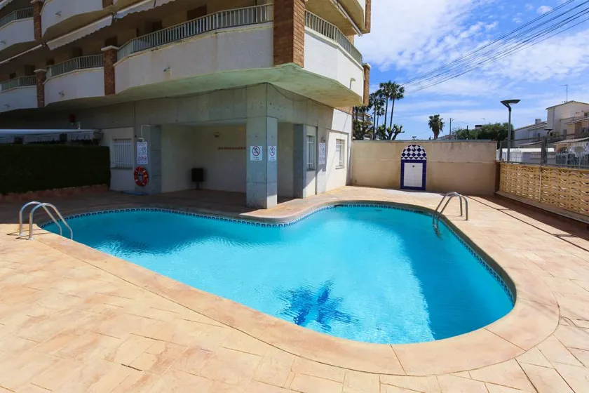 Flat with terrace - Image 1