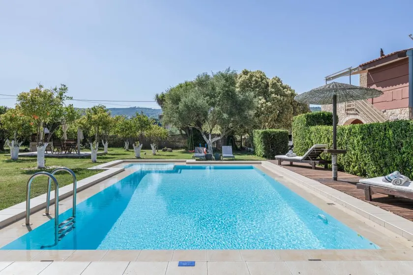 Villa with terrace, garden & pool | Garden view - Image 1