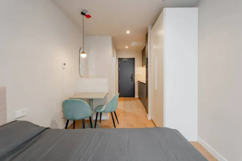 Apartment with terrace - Image 1