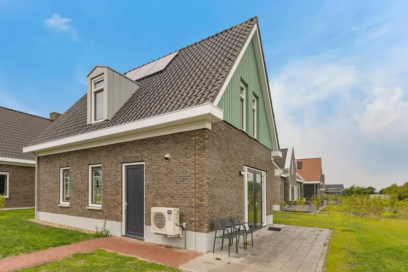 House with terrace - Image 1