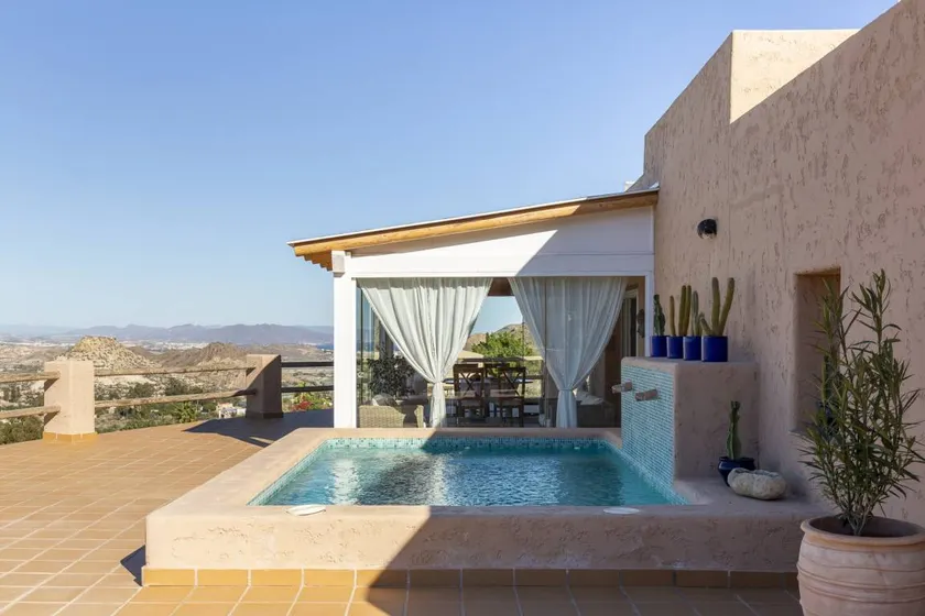 Family-oriented charming villa with garden, private pool & terrace - Image 1