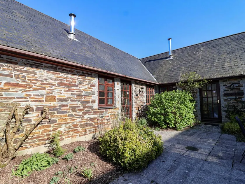 Cottage adapté aux familles avec piscine et jardin - Image 1