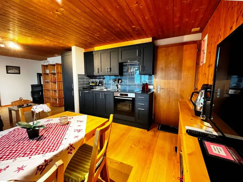 Holiday apartment with garden - Image 1