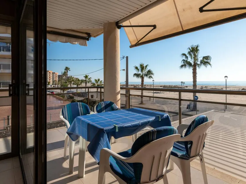 Flat with pool - Image 1