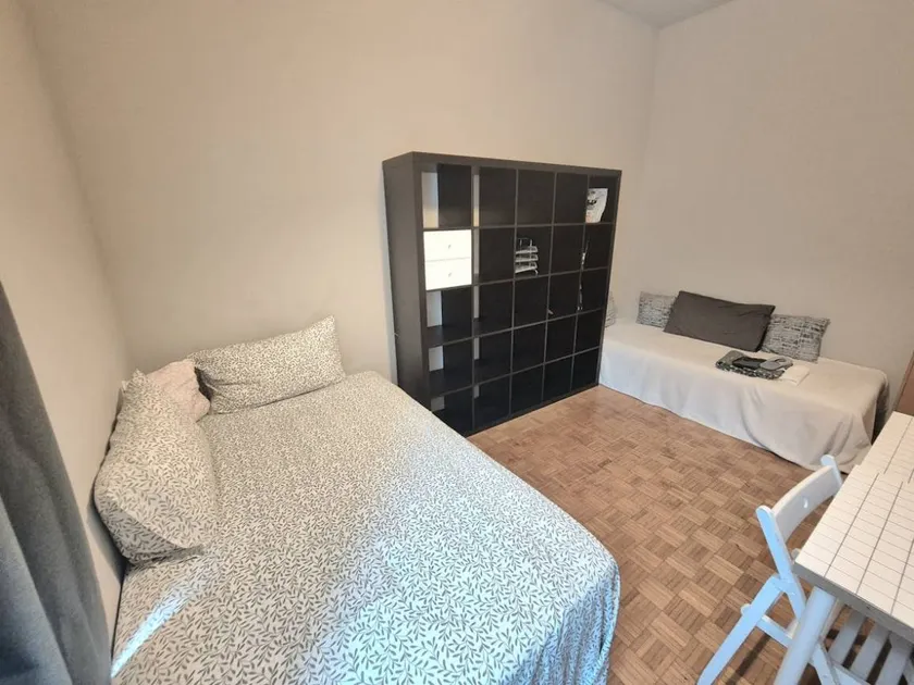 Chambre chez l'habitant avec terrasse et jardin - Image 1