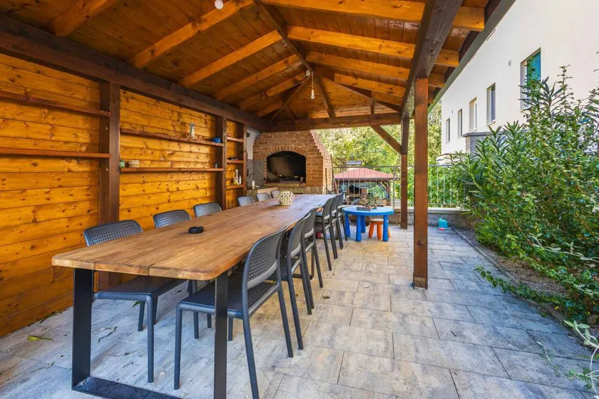 Fantastico appartamento con barbecue, giardino e terrazza - Image 1