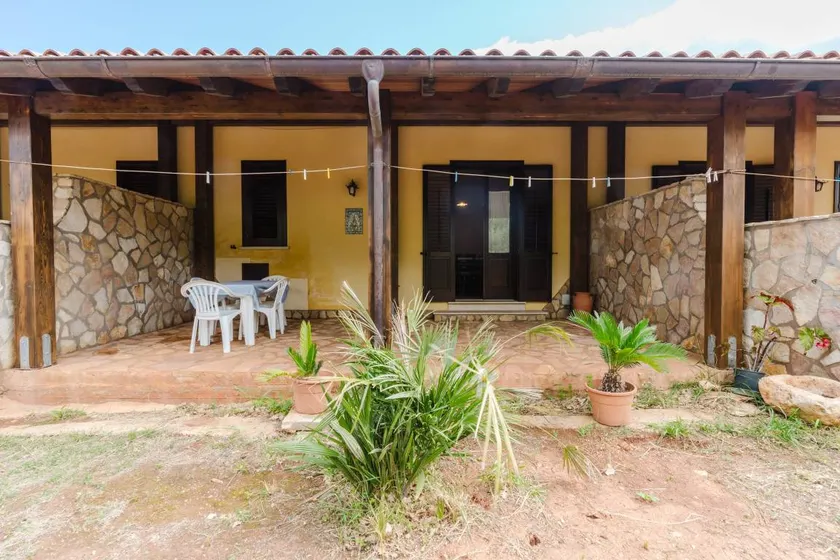 Holiday home with barbeque & terrace | Garden view - Image 1