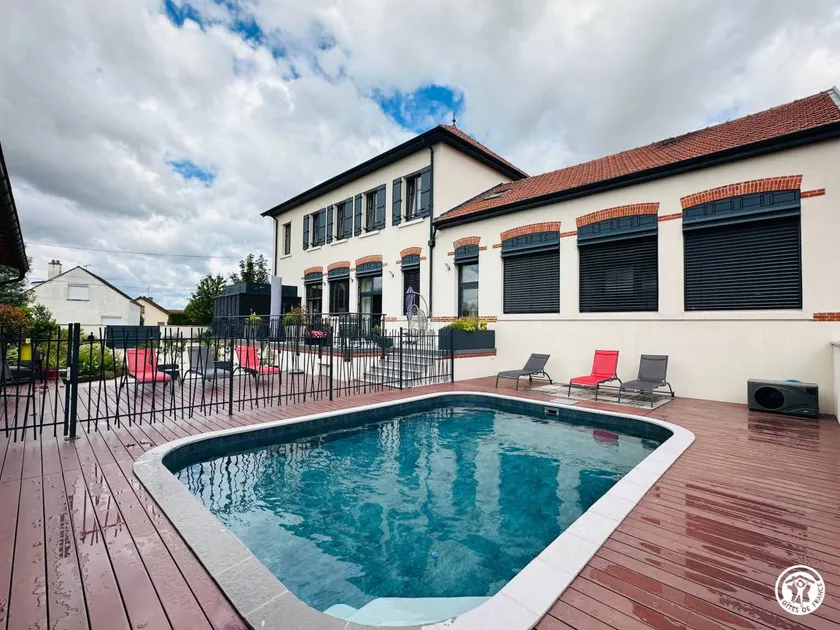 Bed & breakfast with pool - Image 1