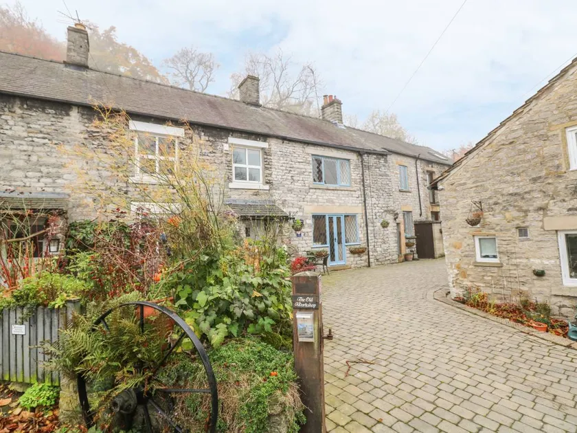 Fully equipped cottage with garden - Image 1