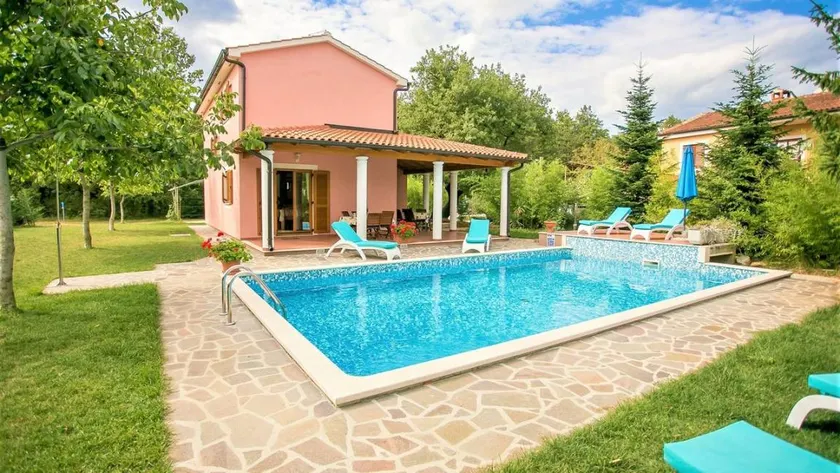 Holiday apartment with terrace, garden & barbecue - Image 1