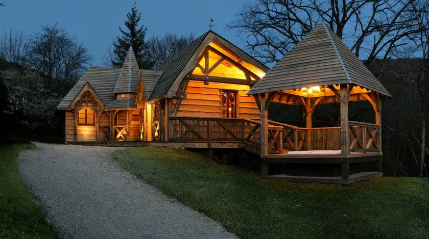 Gîte adapté aux familles avec jacuzzi, terrasse et barbecue | Vue piscine | Avec animaux acceptés - Image 1
