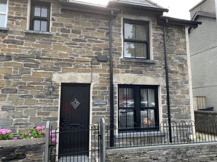 Fully equipped beautiful cottage with garden - Image 1