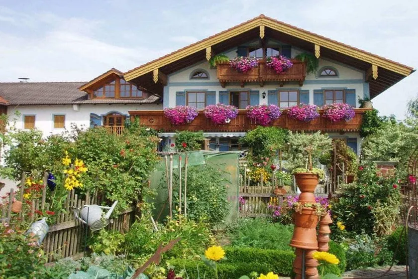 Lovely holiday home with garden | Dogs allowed - Image 1