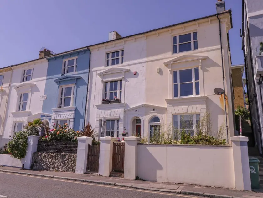 Cottage with terrace & garden | Beach view - Image 1