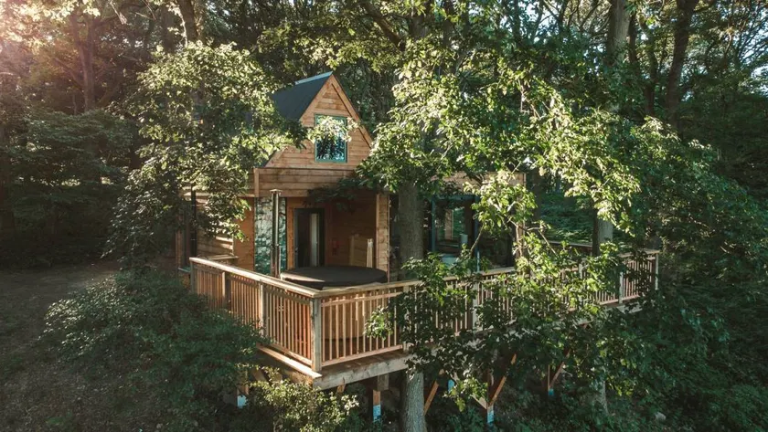 Luxurious Tree House Ideal for a Private Escape in Hereford, England - Image 1