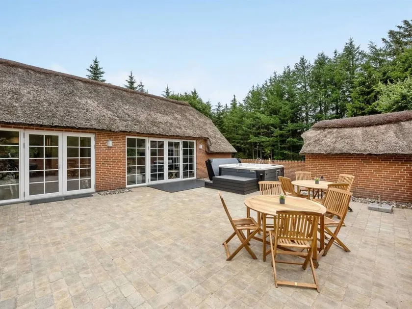 Child-friendly house with terrace, sauna & hot tub | Pet-friendly - Image 1