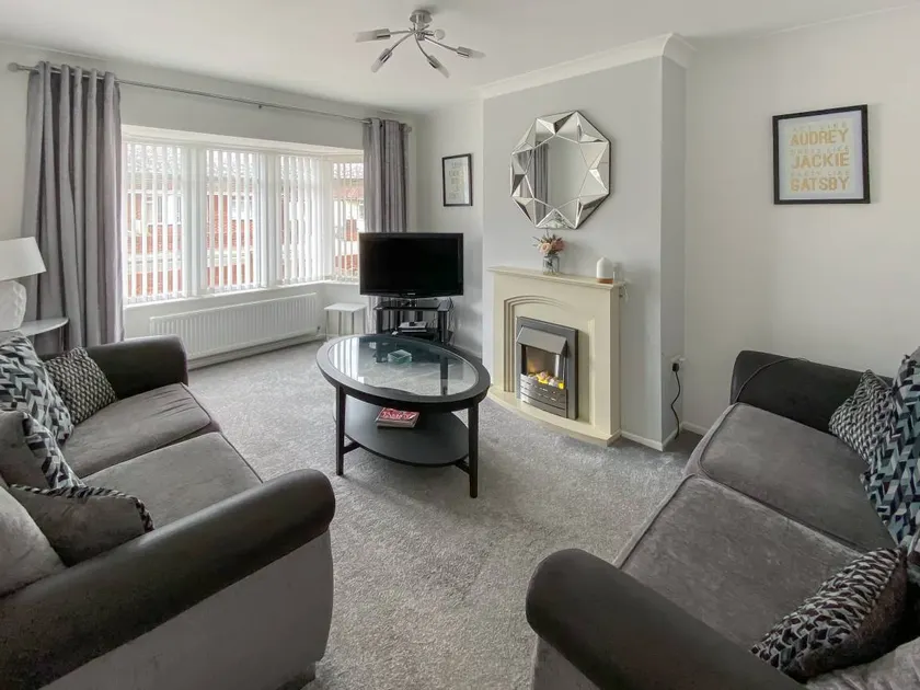 Family-oriented cottage with garden & barbecue | River view | Dogs allowed - Image 1