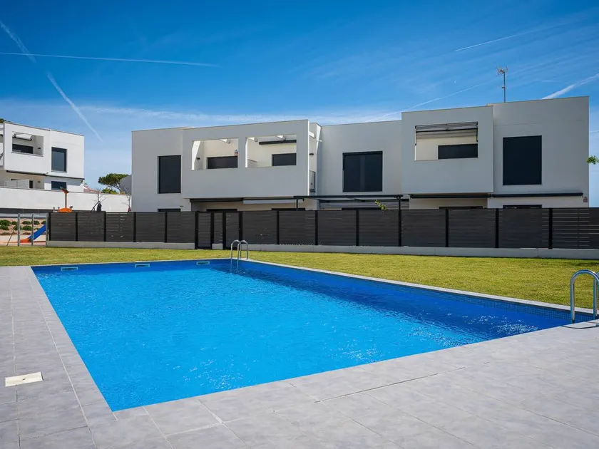 Fully equipped apartment with pool | Close to the beach - Image 1