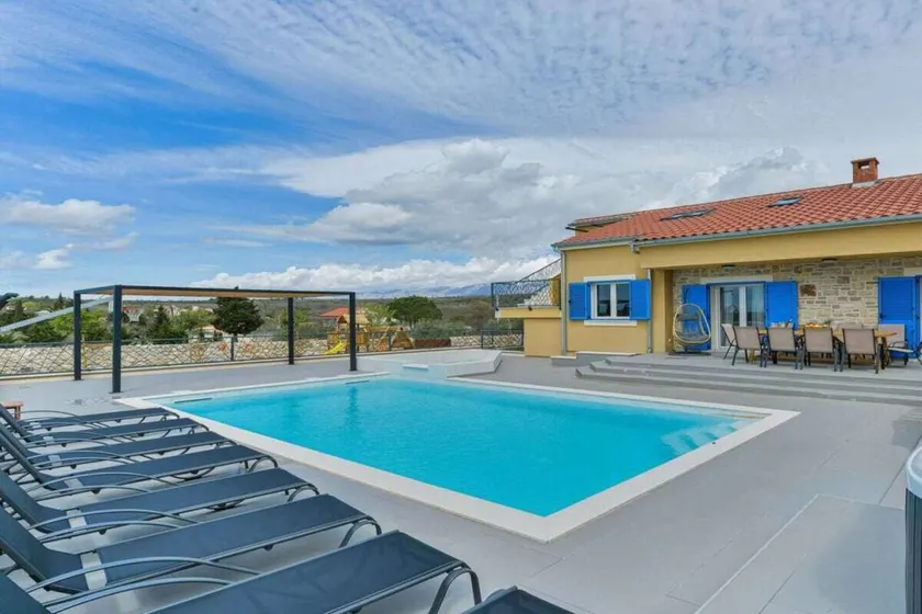 Fully equipped villa with pool & terrace | Pet-friendly - Image 1