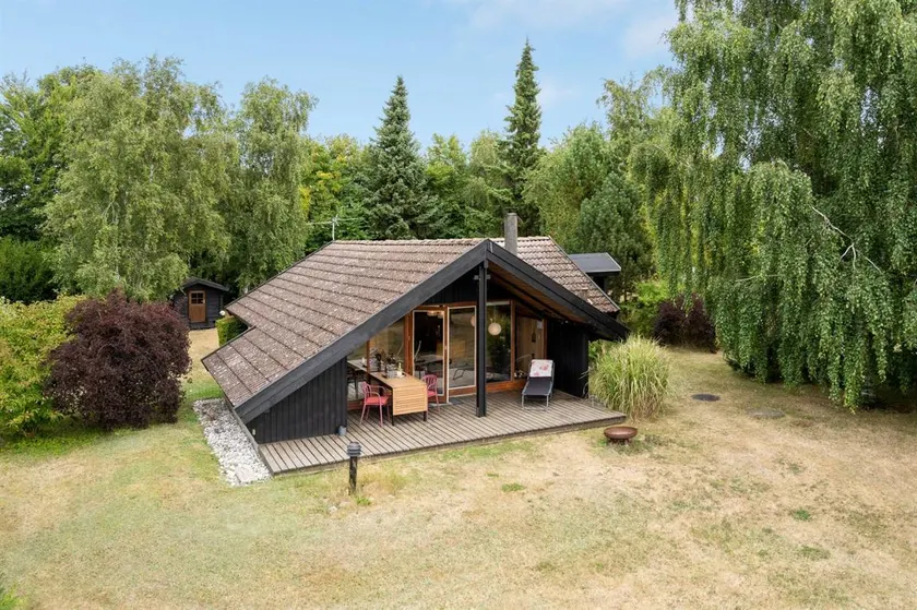 Holiday home with terrace & barbeque - Image 1