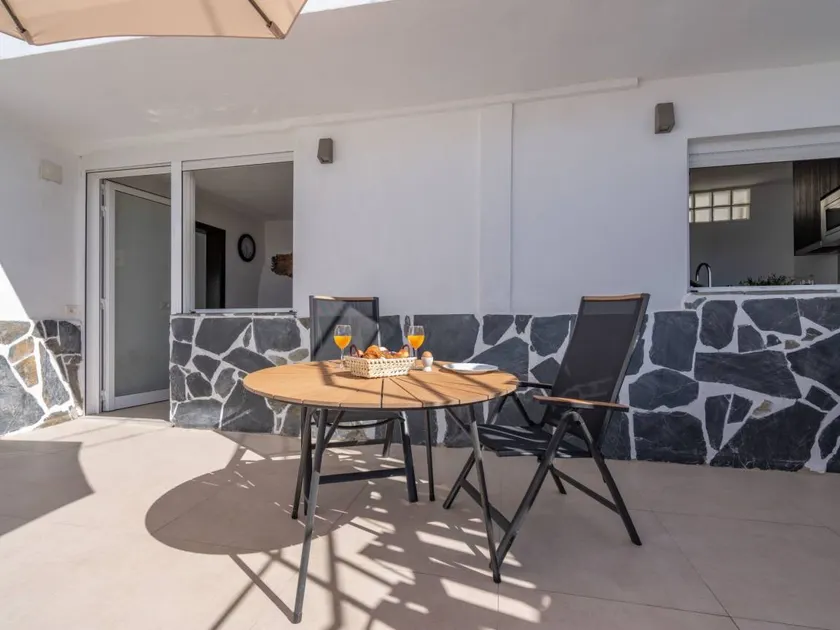 Spectacular Cave with two large terraces (70m2) by the sea - Image 1