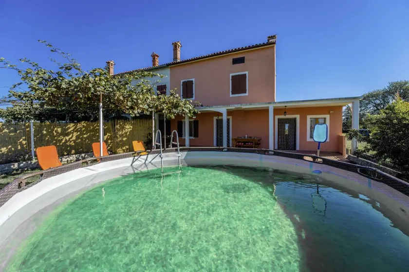 Family-oriented lovely house with barbeque, garden & private pool | Dogs allowed - Image 1